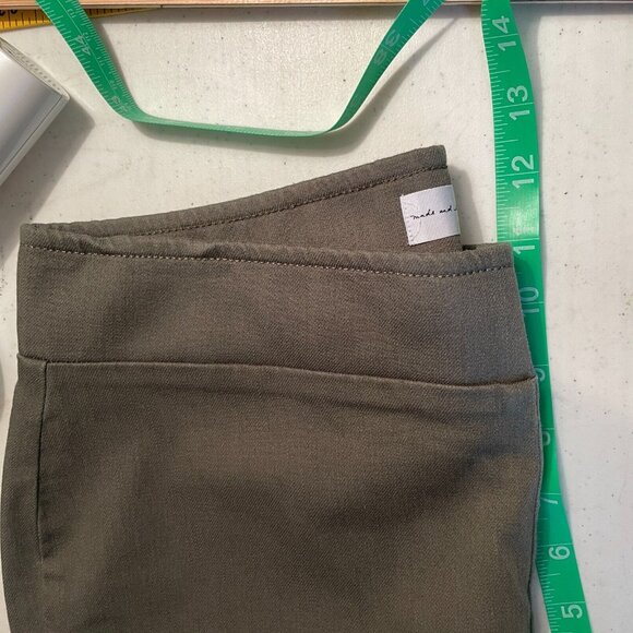 Loft Womens Cropped Green Chino Pants NWT Size 4 Office Girlfriend Straight Leg - Picture 9 of 11